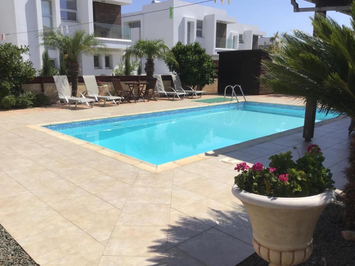 Carolyn Villa Is A Luxury 4-Bedroom Villa With Private Pool In Айя Напа Екстериор снимка